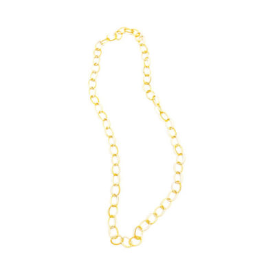 collar de cadena dorada largo