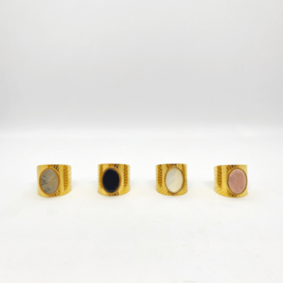anillos dorados con piedras