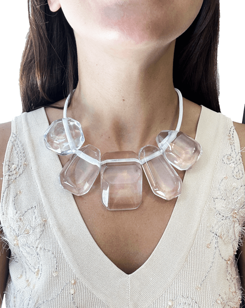 collar transparente